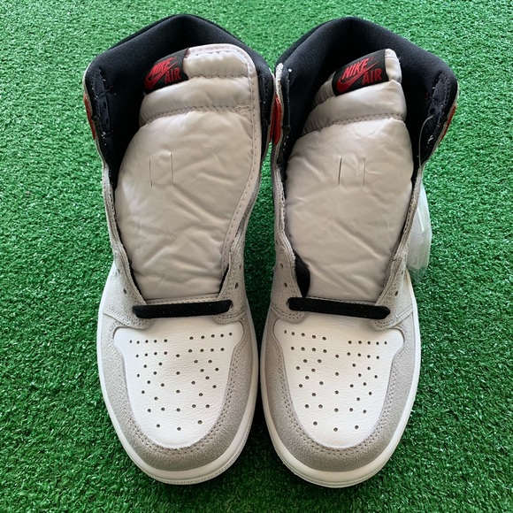 -Edm- 💨 Air Jordan 1 High ‘Light Smoke Grey’ (Sz 9) - Picture 3 of 10